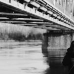 手機袋斜背：日常必備的實用配件